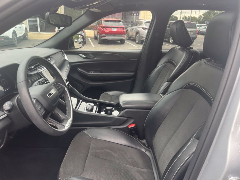 Used 2023 Jeep Grand Cherokee Altitude AWD/4WD image 9