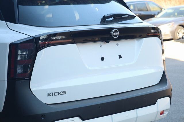New 2026 Nissan Kicks SV w/ SV Premium Package FWD image 7