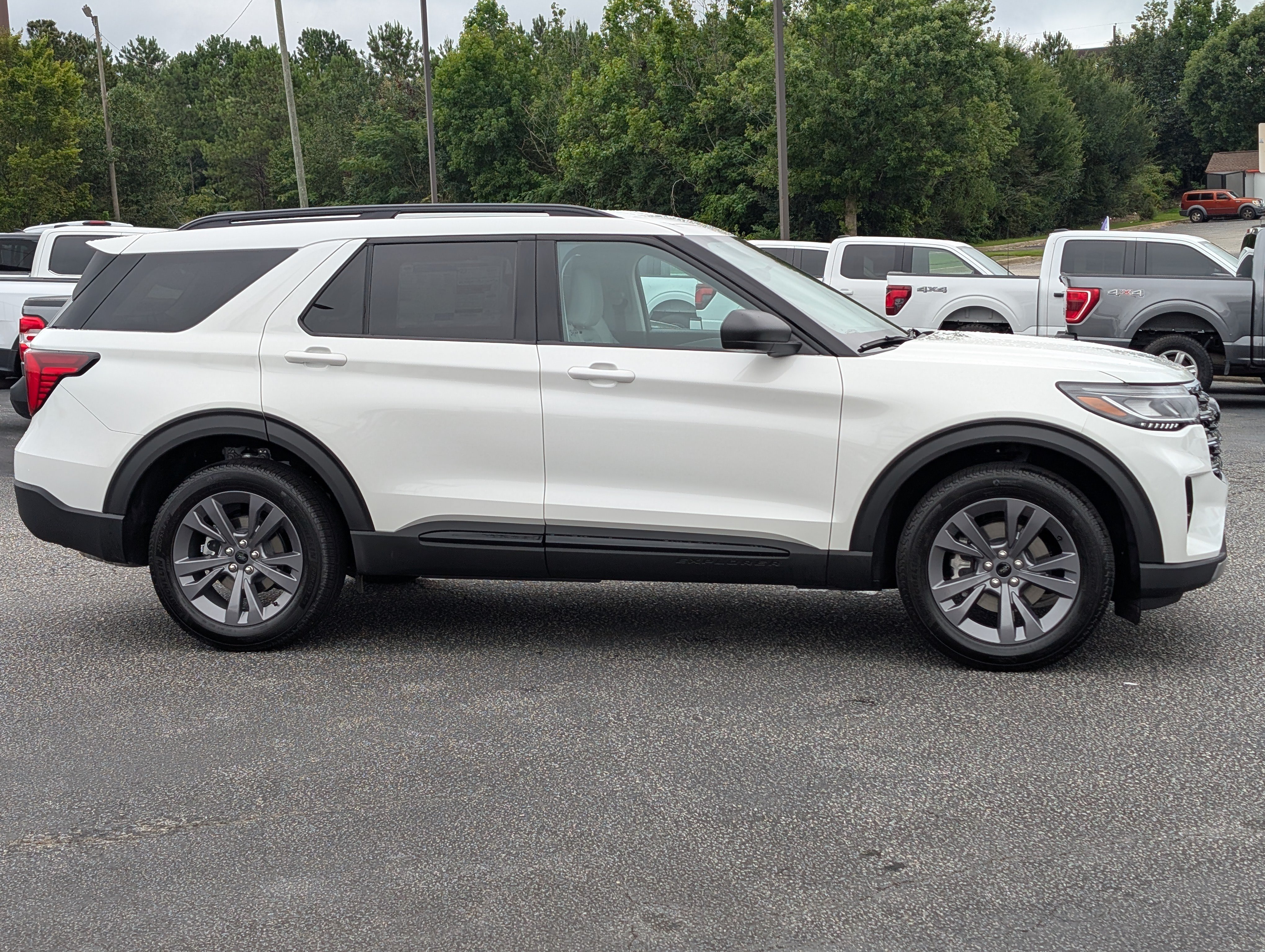 New 2026 Ford Explorer Active w/ Active Comfort Package AWD/4WD image 8