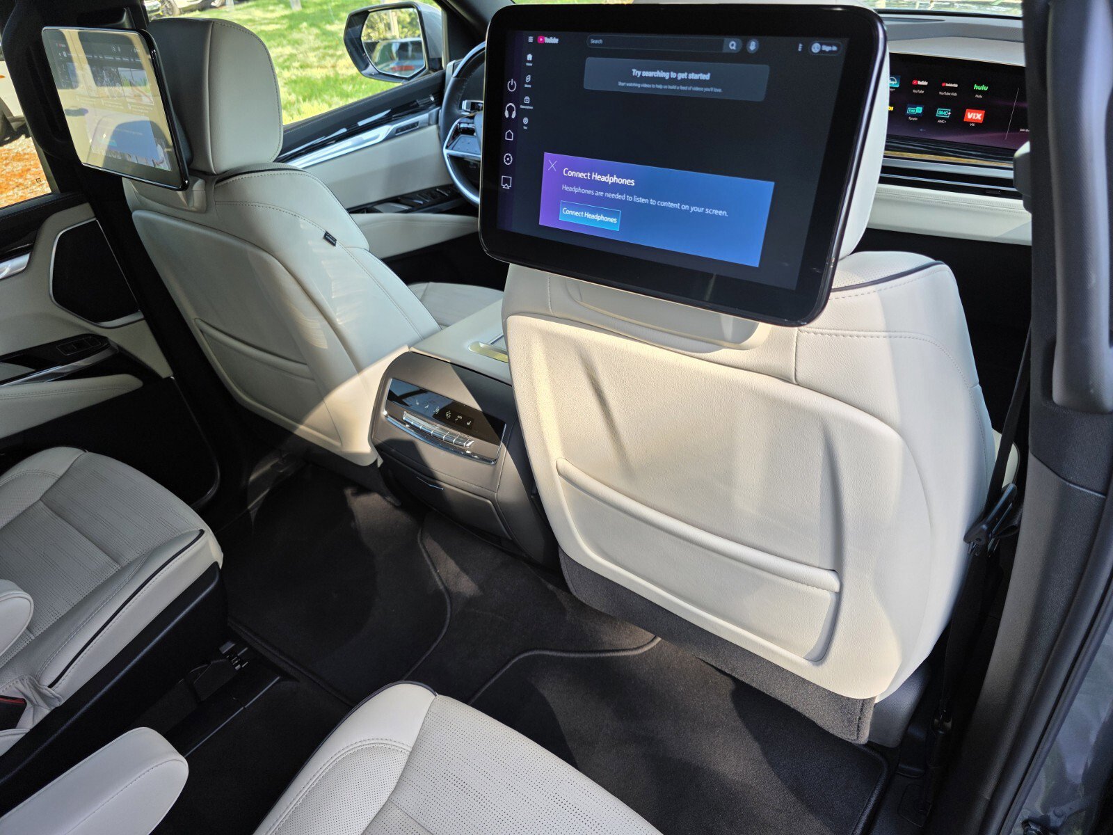 Used 2025 Cadillac Escalade Sport w/ Touring Package AWD/4WD image 26
