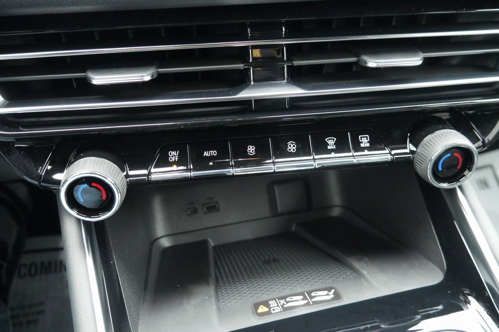 New 2026 Chevrolet Traverse LT w/ LPO, Floor Liner Package image 18