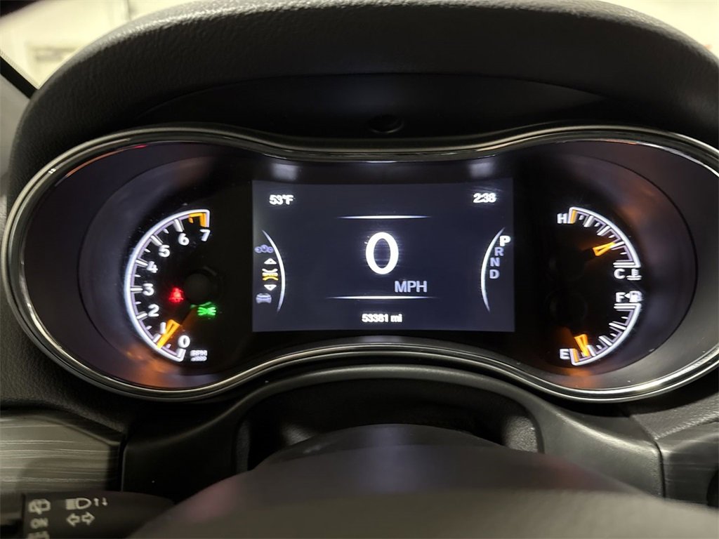 Used 2019 Jeep Grand Cherokee Laredo image 11