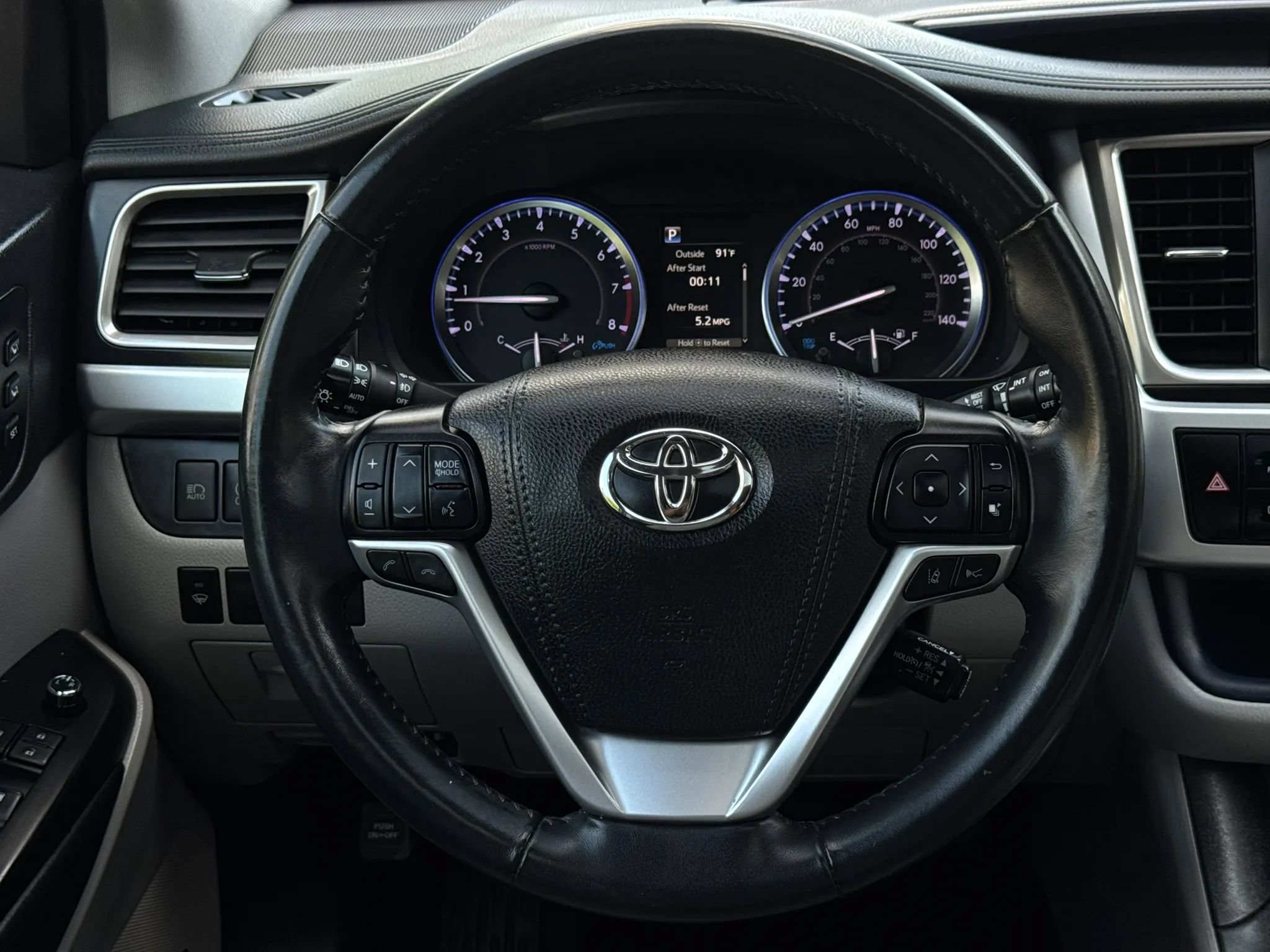 Used 2019 Toyota Highlander Limited FWD image 36