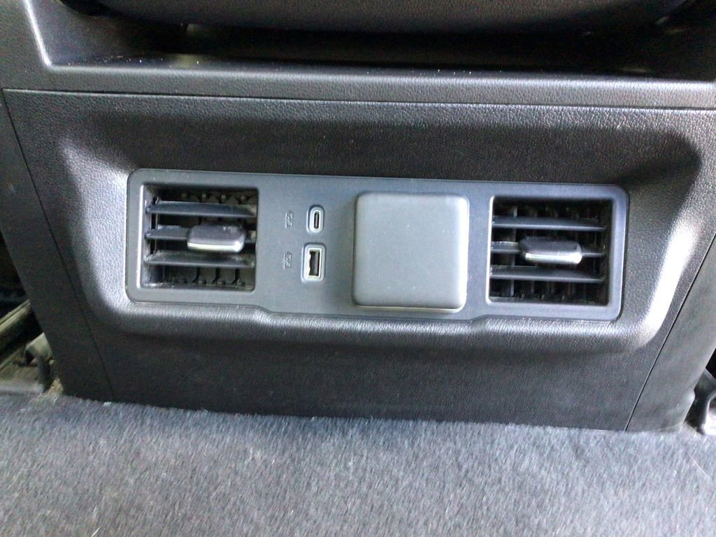 Used 2025 GMC Sierra 1500 SLT AWD/4WD image 9