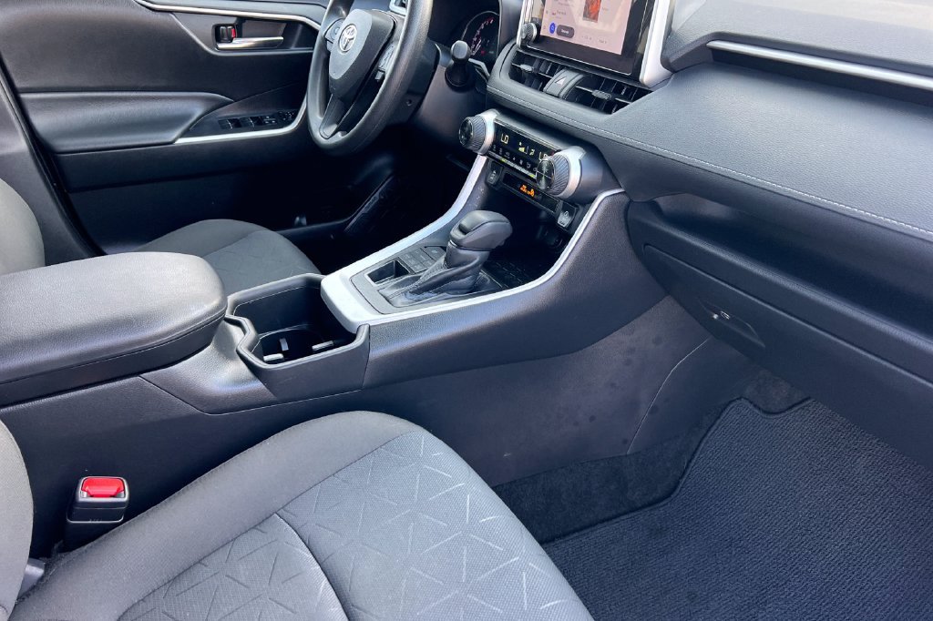 Certified 2024 Toyota RAV4 XLE AWD/4WD image 18
