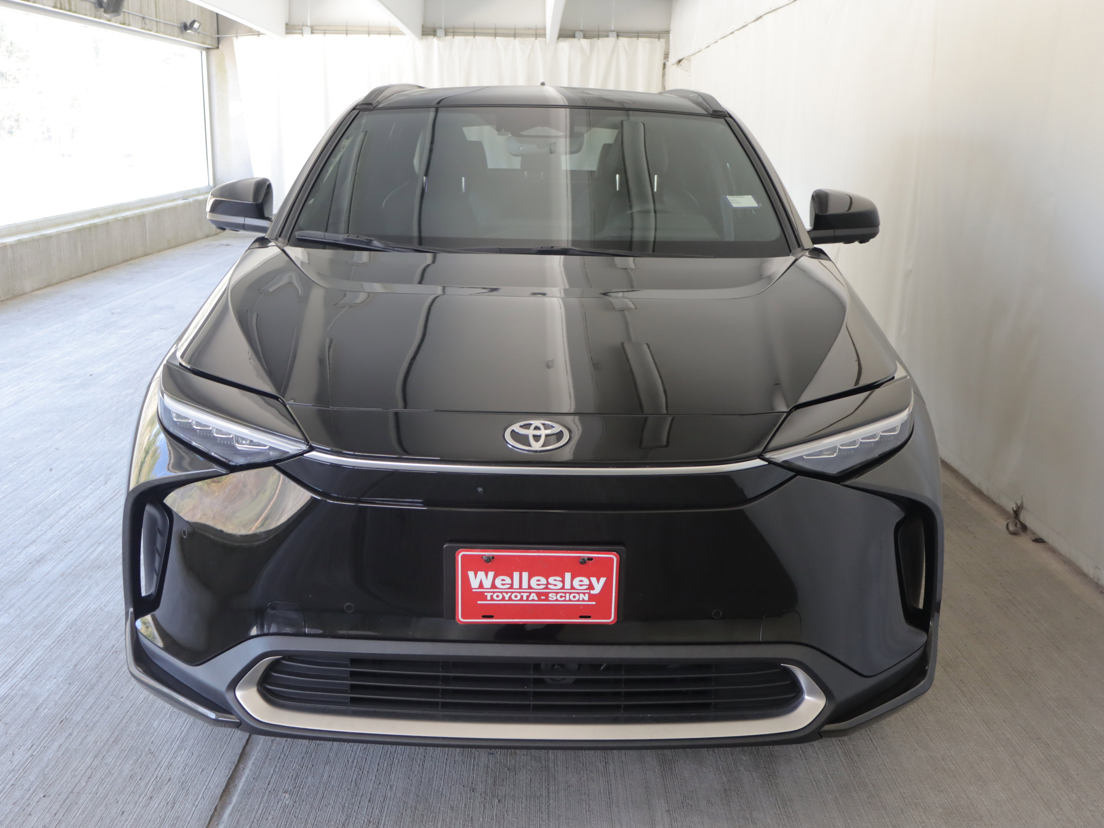 Used 2023 Toyota bZ4X AWD image 4