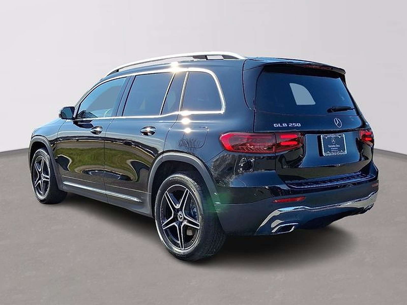 Used 2026 Mercedes-Benz GLB 250 4MATIC image 6