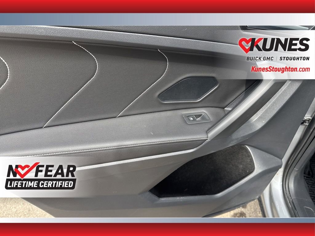 Used 2022 Volkswagen Tiguan SE w/ Panoramic Sunroof Package image 40