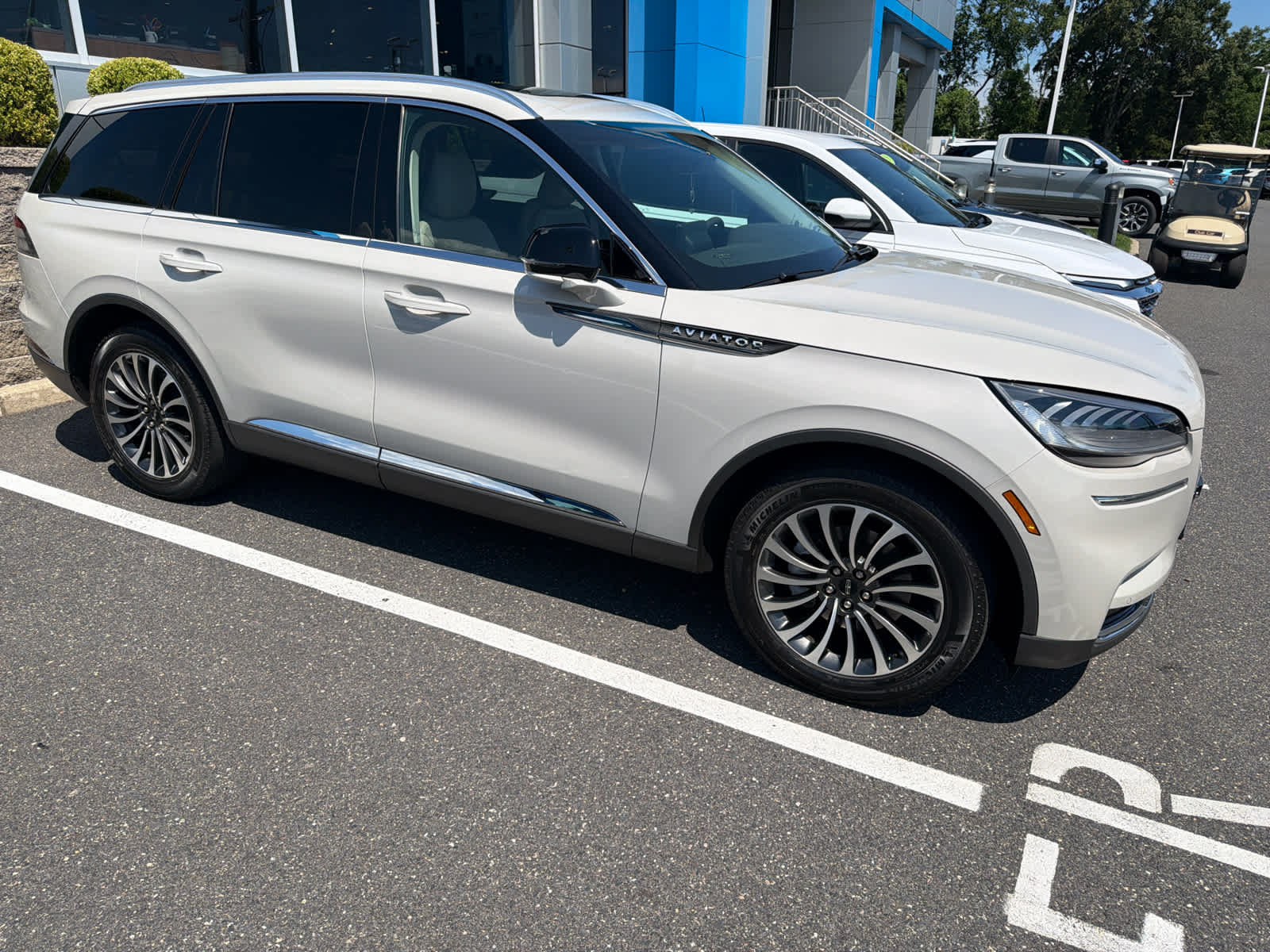 Used 2022 Lincoln Aviator AWD w/ Premium Package image 2