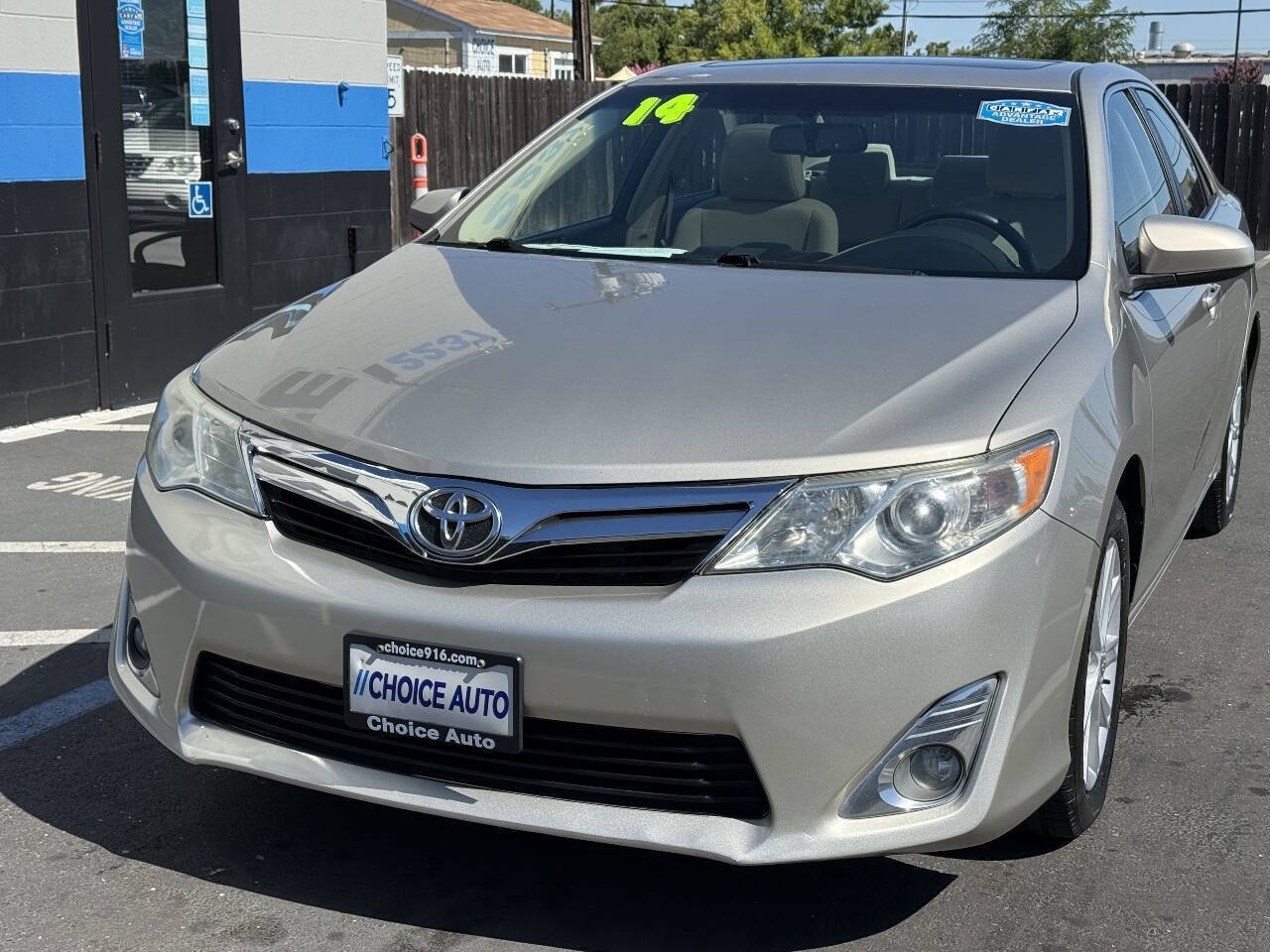 Used 2014 Toyota Camry XLE w/ Convenience Package FWD image 15