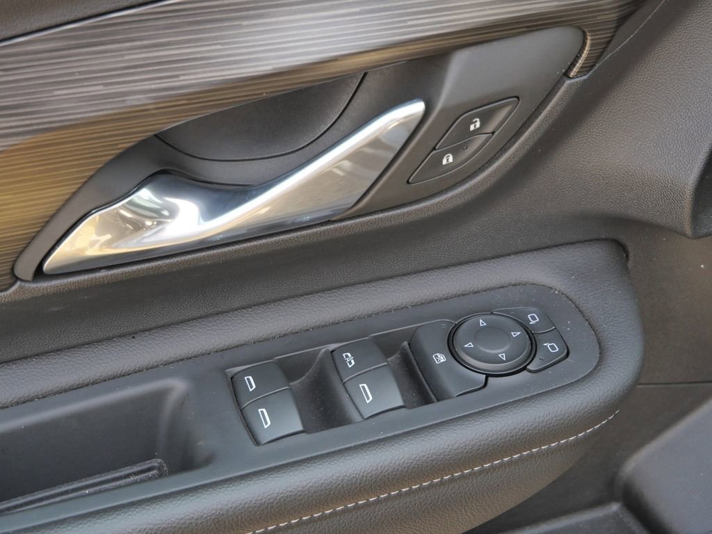 Used 2024 GMC Terrain SLE w/ Driver Convenience Package image 33