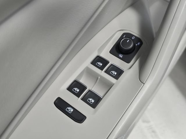Used 2024 Volkswagen Jetta SE FWD image 19