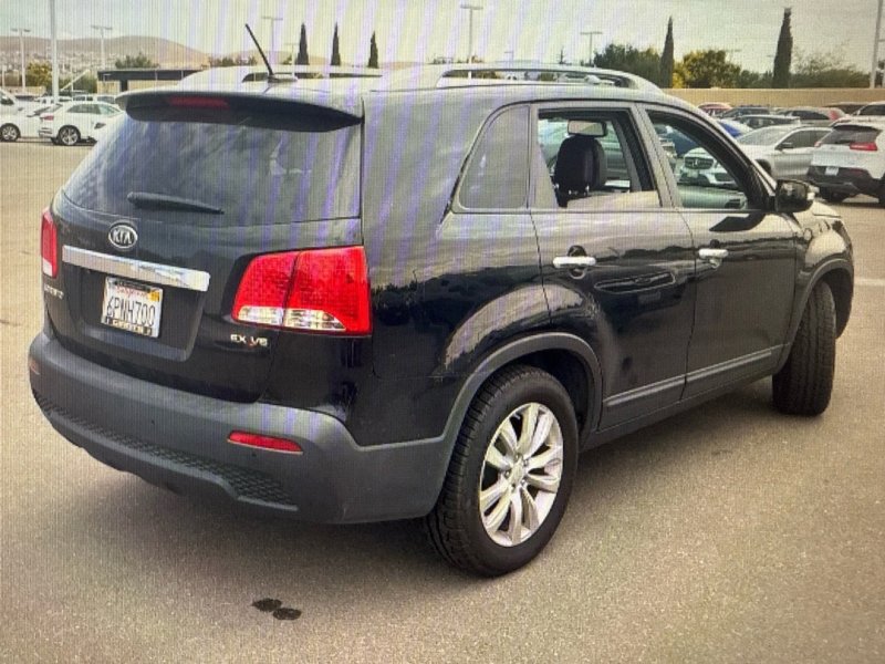 Used 2011 Kia Sorento EX w/ Premium Pkg image 4