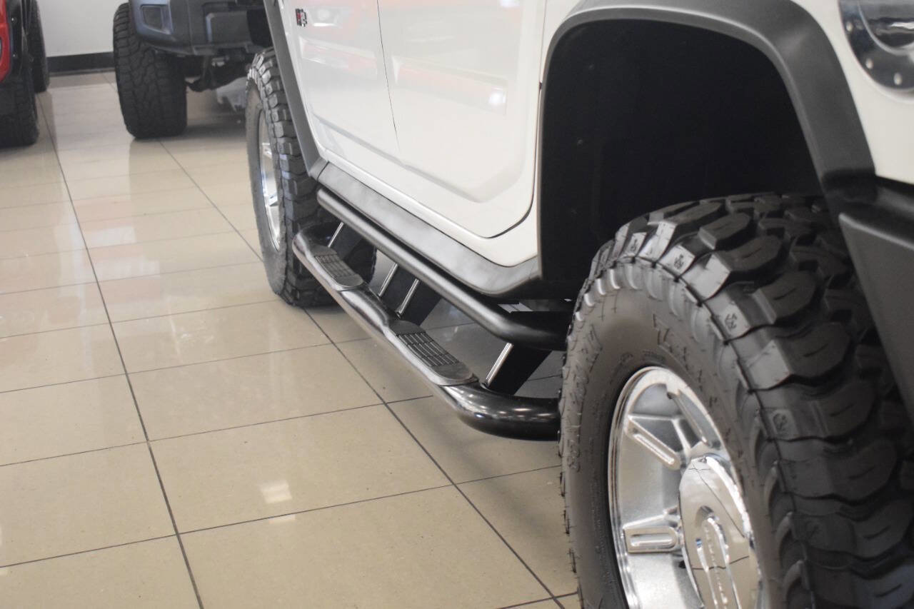 Used 2005 HUMMER H2 w/ Preferred Equipment Group image 34