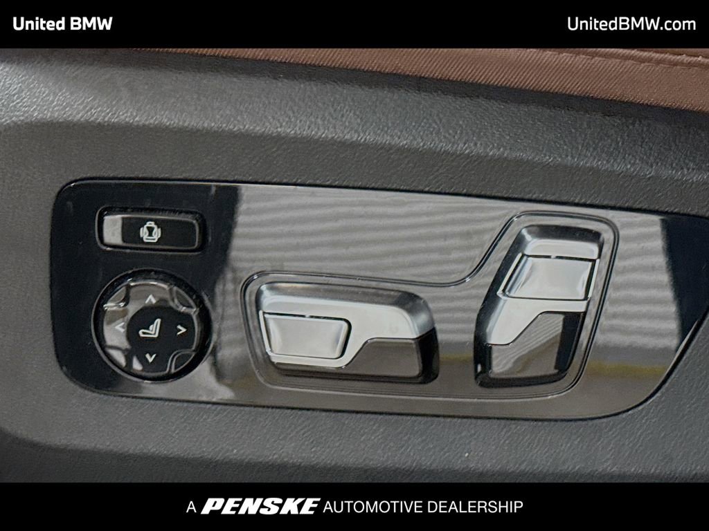 Used 2024 BMW X7 xDrive40i w/ M Sport Package AWD/4WD image 4