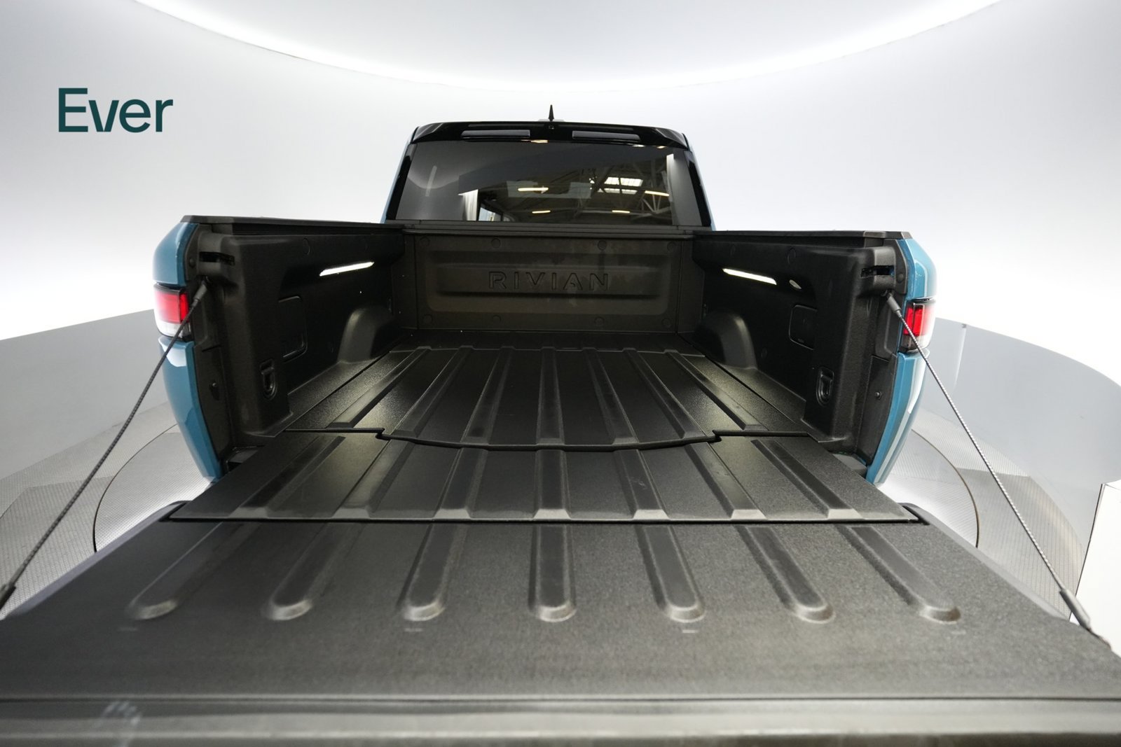 Used 2025 Rivian R1T Adventure Dual AWD/4WD image 8