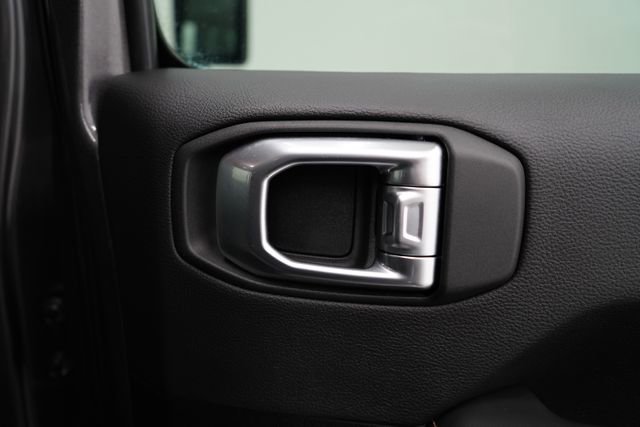 Used 2025 Jeep Wrangler Unlimited Sahara image 55