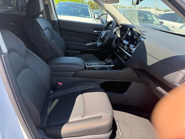 Used 2025 Nissan Pathfinder SL image 24