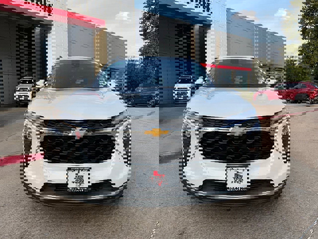 Used 2025 Chevrolet Trax LT image 4