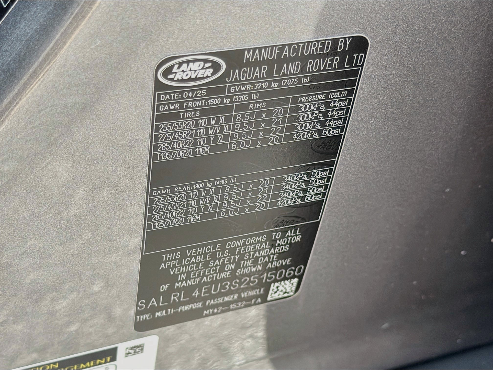 Certified 2025 Land Rover Discovery Dynamic SE AWD/4WD image 45