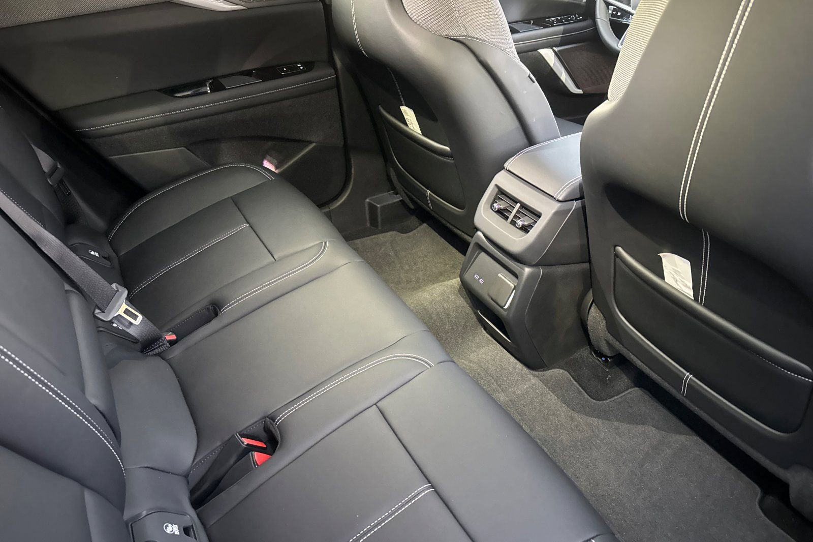 Certified 2025 Cadillac Optiq Luxury 1 image 17