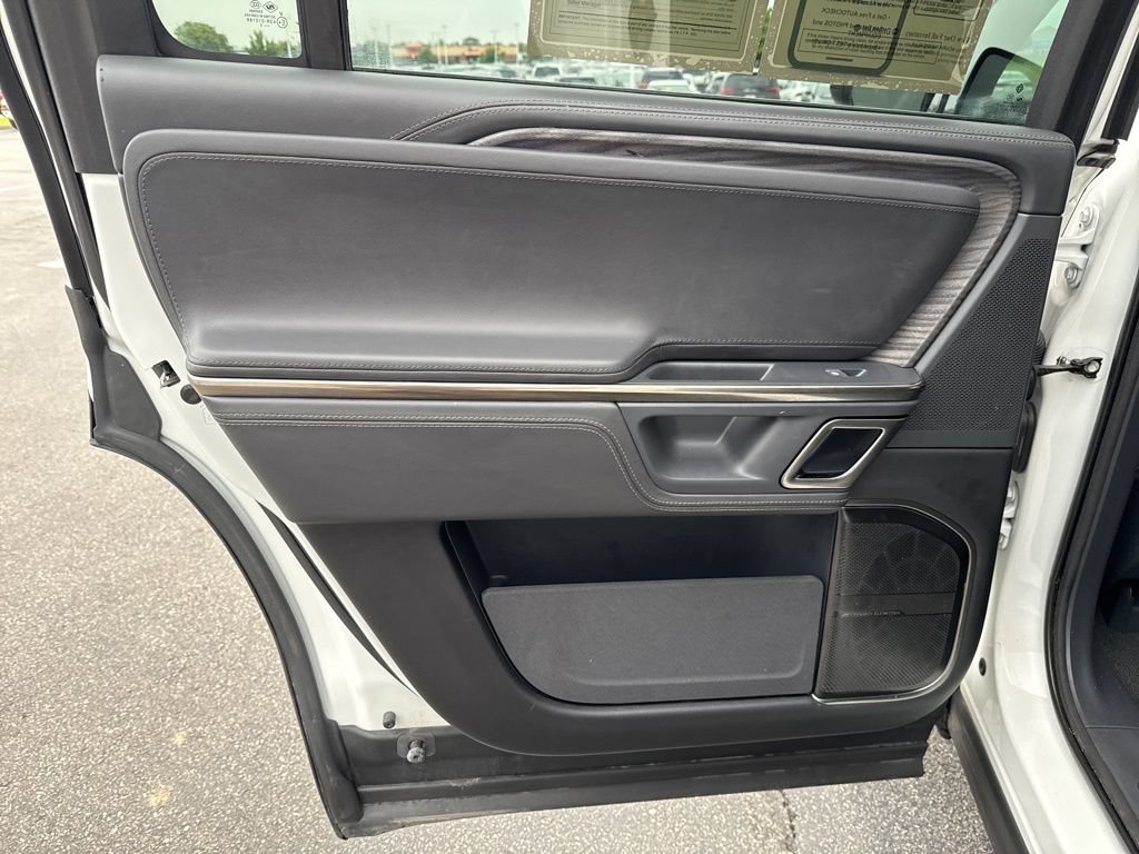 Used 2022 Rivian R1S Launch Edition AWD/4WD image 34
