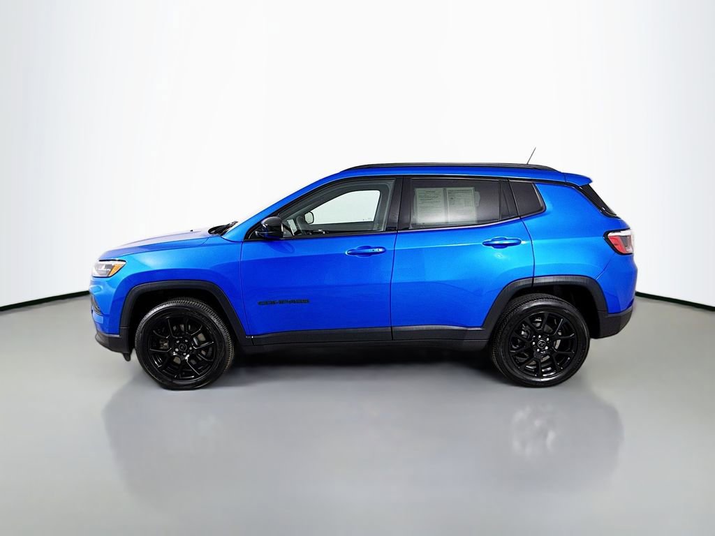 Used 2025 Jeep Compass Latitude w/ Altitude Special Edition image 4