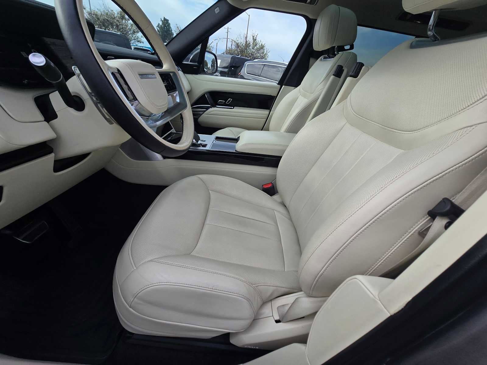 Used 2024 Land Rover Range Rover SE image 24