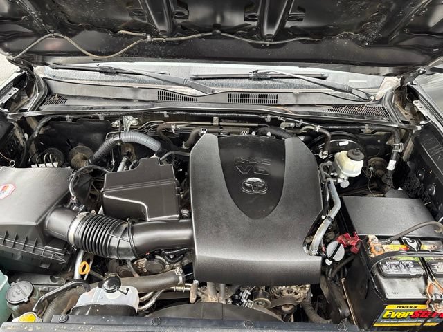 Used 2017 Toyota Tacoma TRD Off-Road AWD/4WD image 31