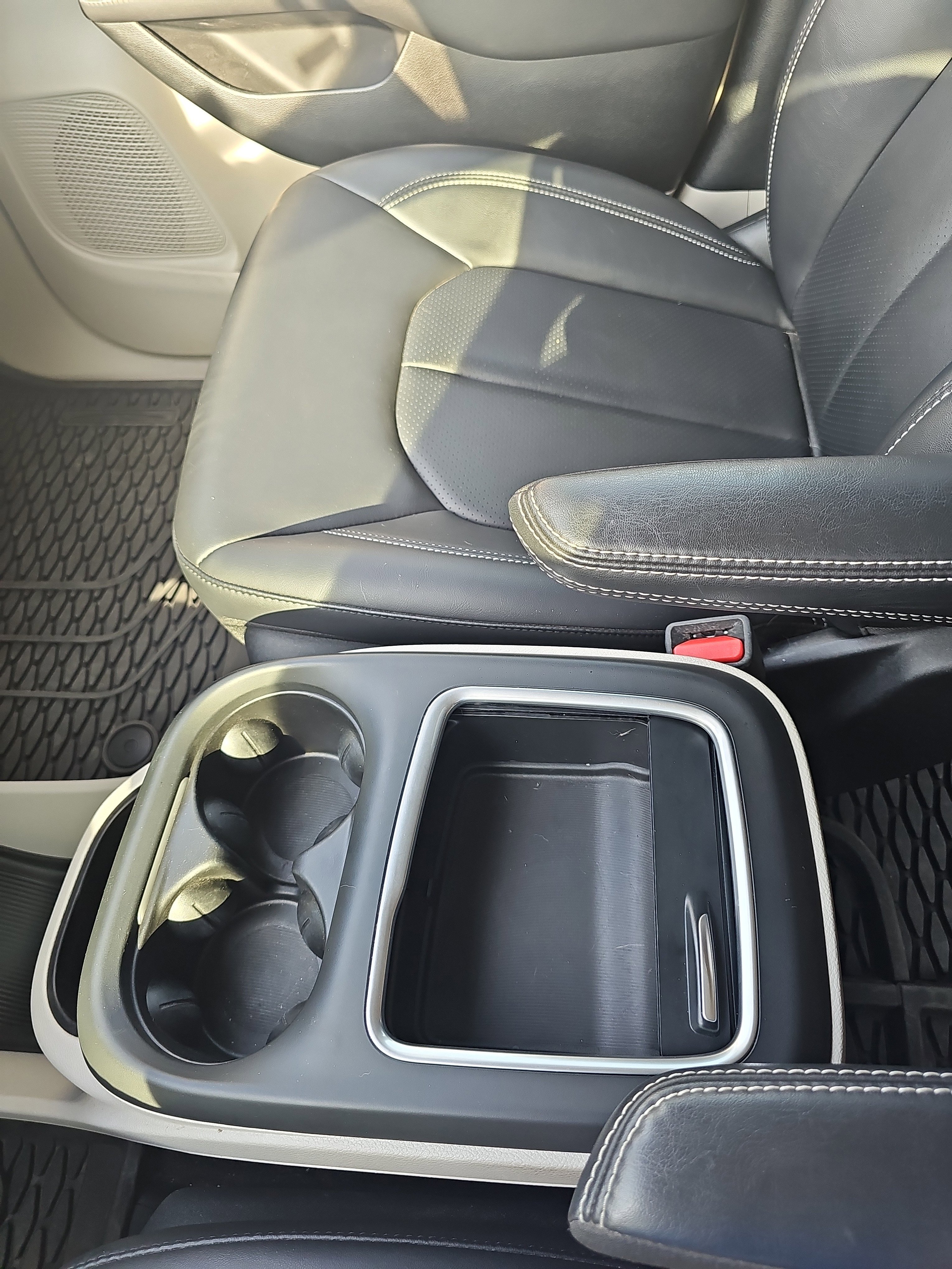 Used 2024 Chrysler Pacifica Touring-L w/ Road Tripper Package image 32