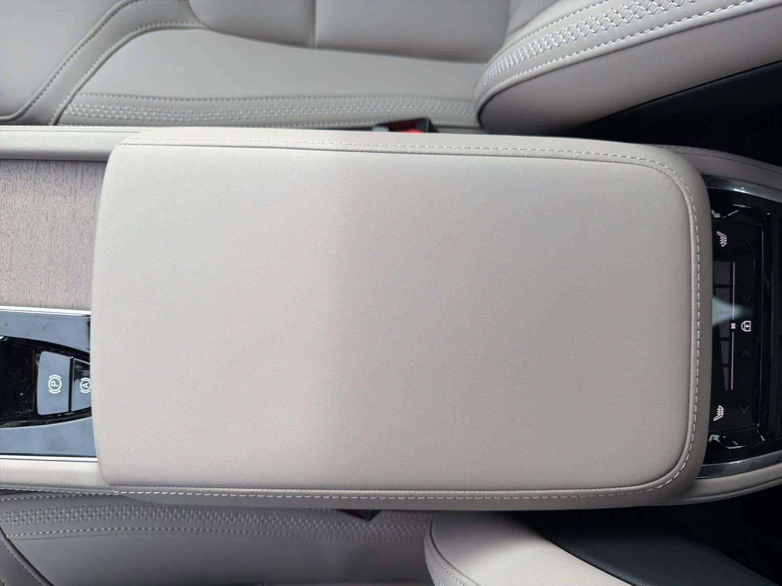 New 2026 Volvo XC90 B6 Core w/ Protection Package Premier image 51