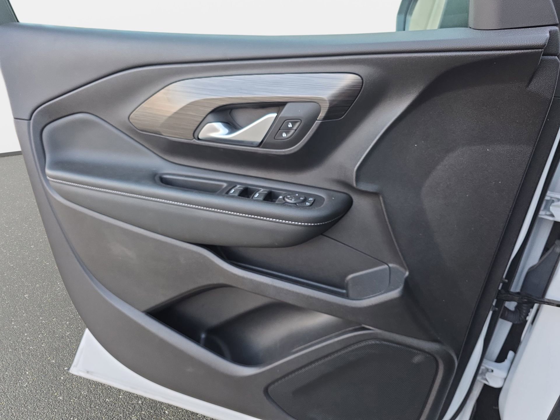 Used 2024 GMC Terrain SLE w/ Driver Convenience Package image 25