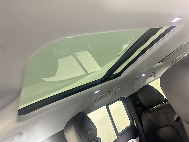 Used 2025 Land Rover Defender 130 S image 14