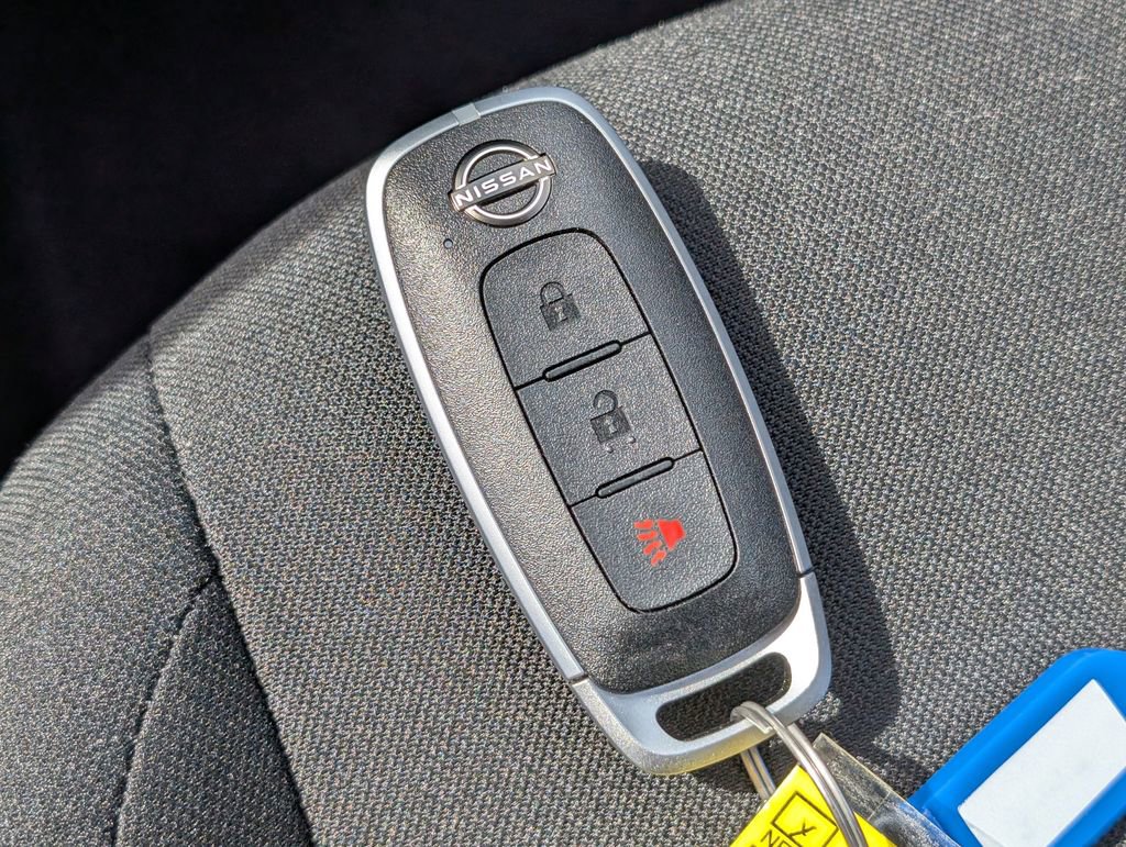 New 2025 Nissan Kicks Play S image 30