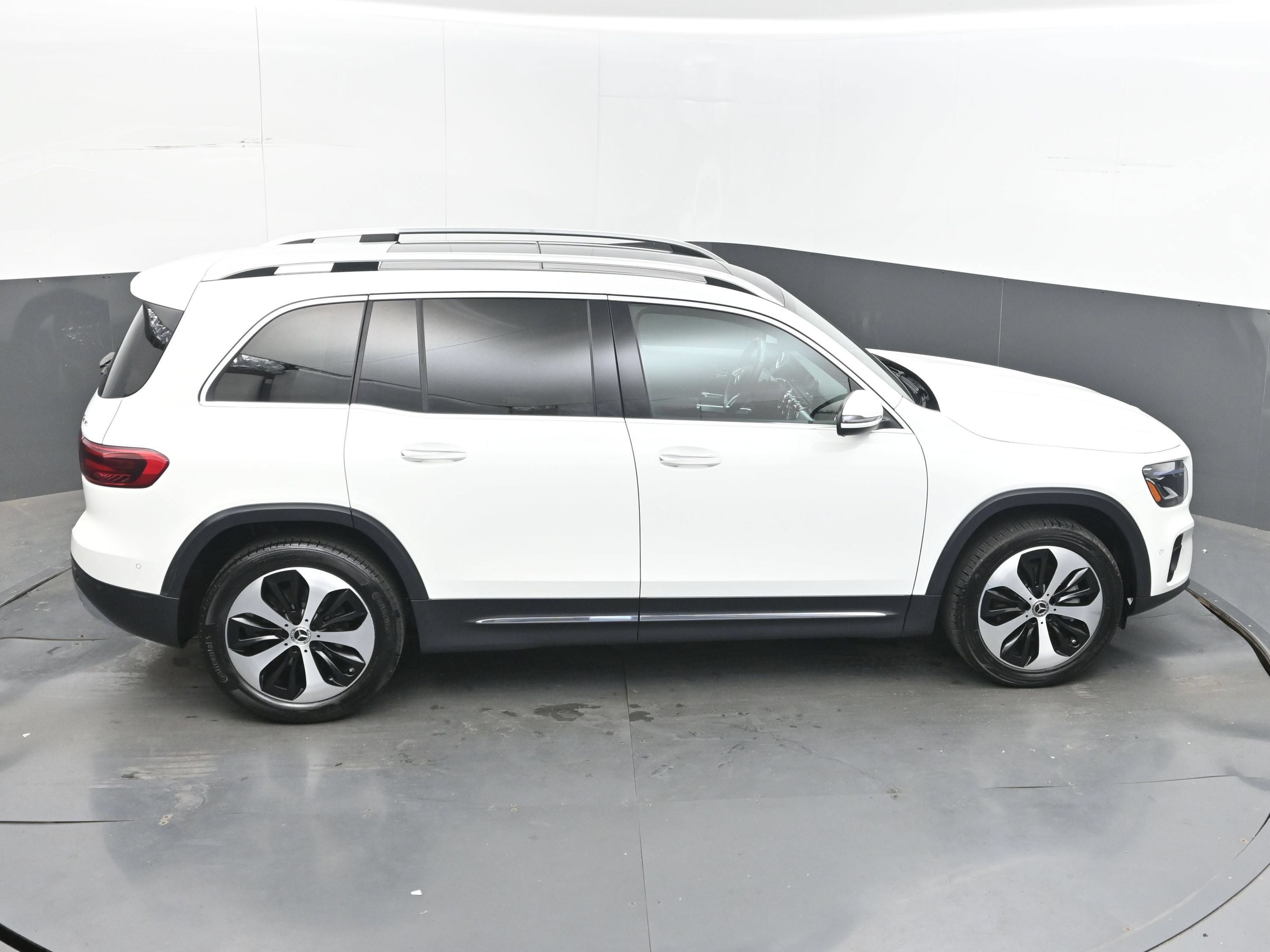 Used 2025 Mercedes-Benz GLB 250 4MATIC image 37