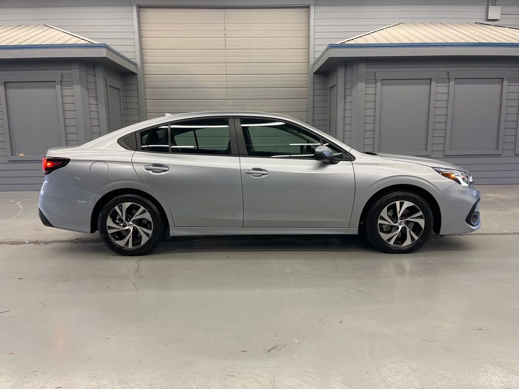 Used 2025 Subaru Legacy Premium image 11