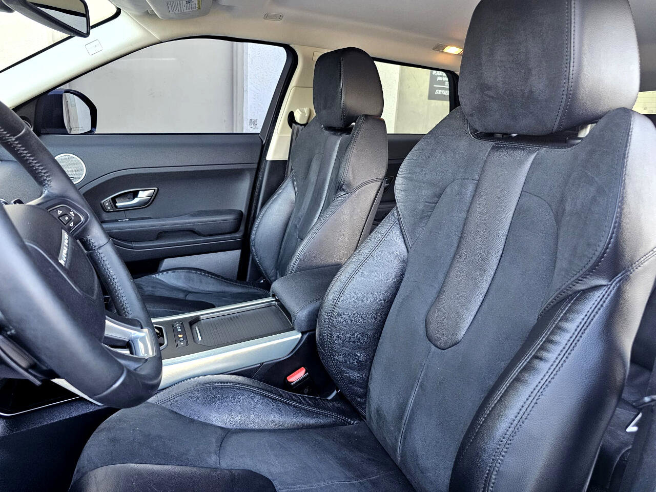 Used 2015 Land Rover Range Rover Evoque Pure image 22