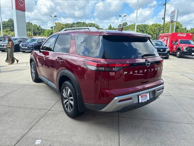 Used 2024 Nissan Pathfinder SL FWD image 5
