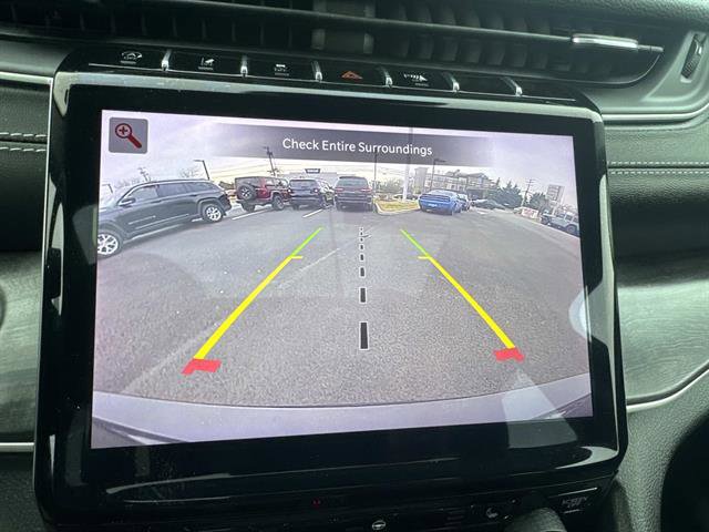 Used 2023 Jeep Grand Cherokee L Limited w/ Black Appearance Package image 15