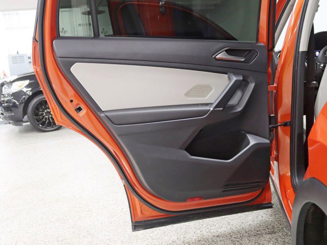 Used 2018 Volkswagen Tiguan SE w/ Panoramic Sunroof Package FWD image 32