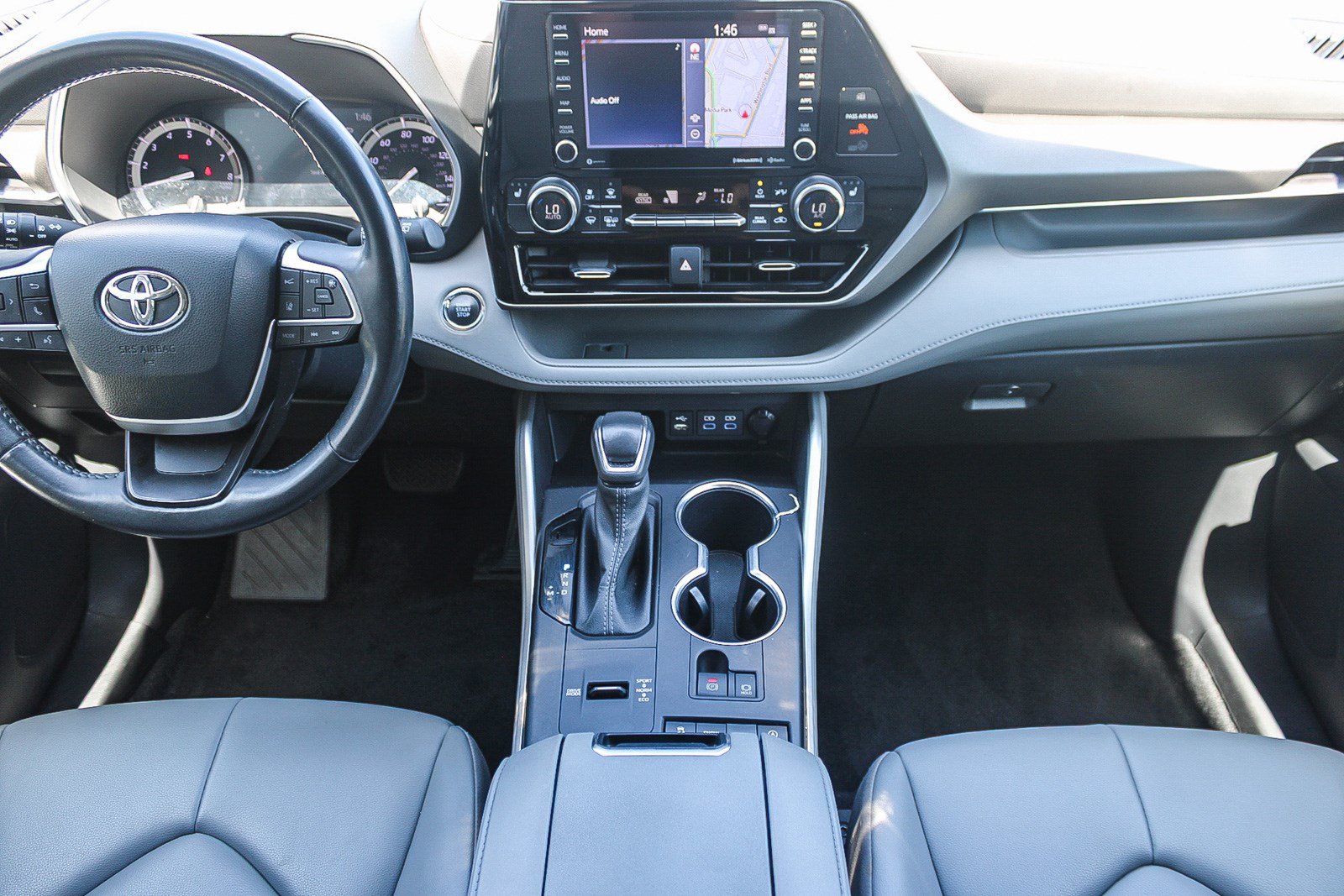 Used 2022 Toyota Highlander XLE FWD image 13