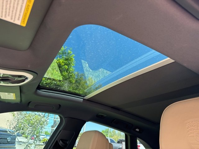 Used 2024 Porsche Macan image 8