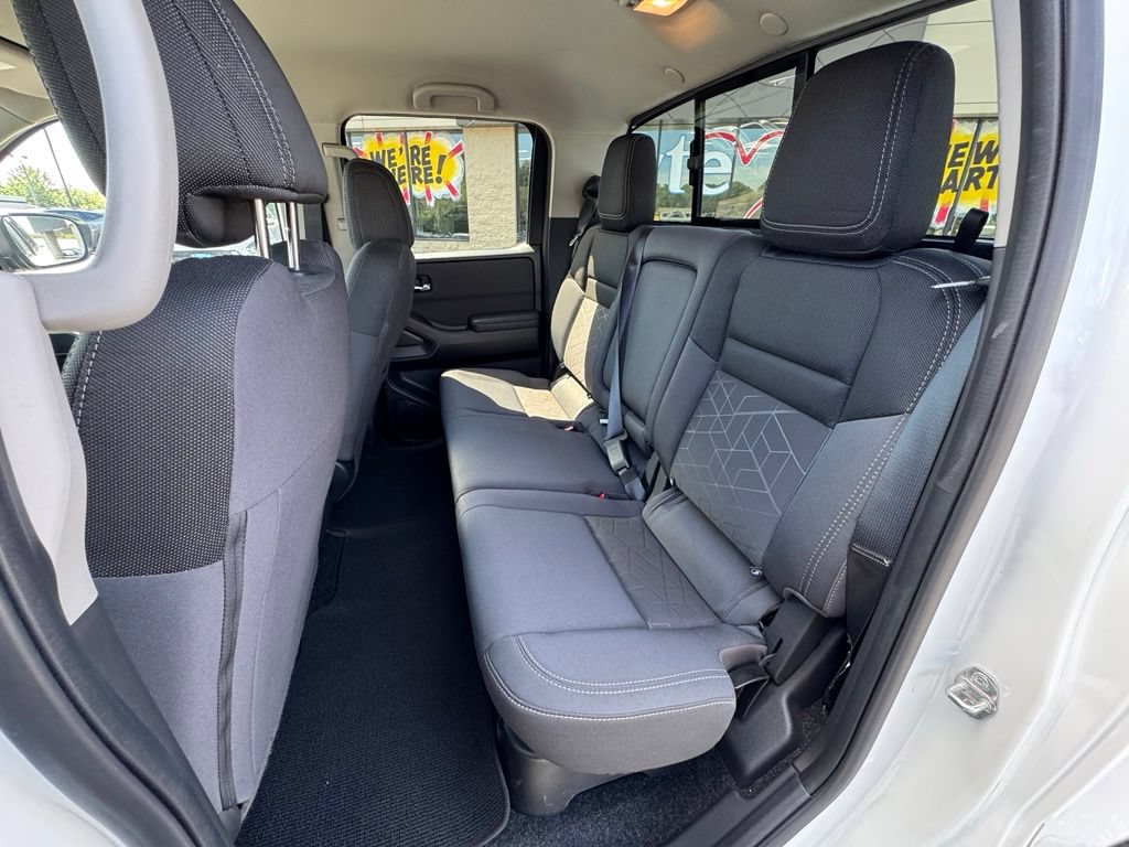 Used 2025 Nissan Frontier SV w/ SV Convenience Package AWD/4WD image 11
