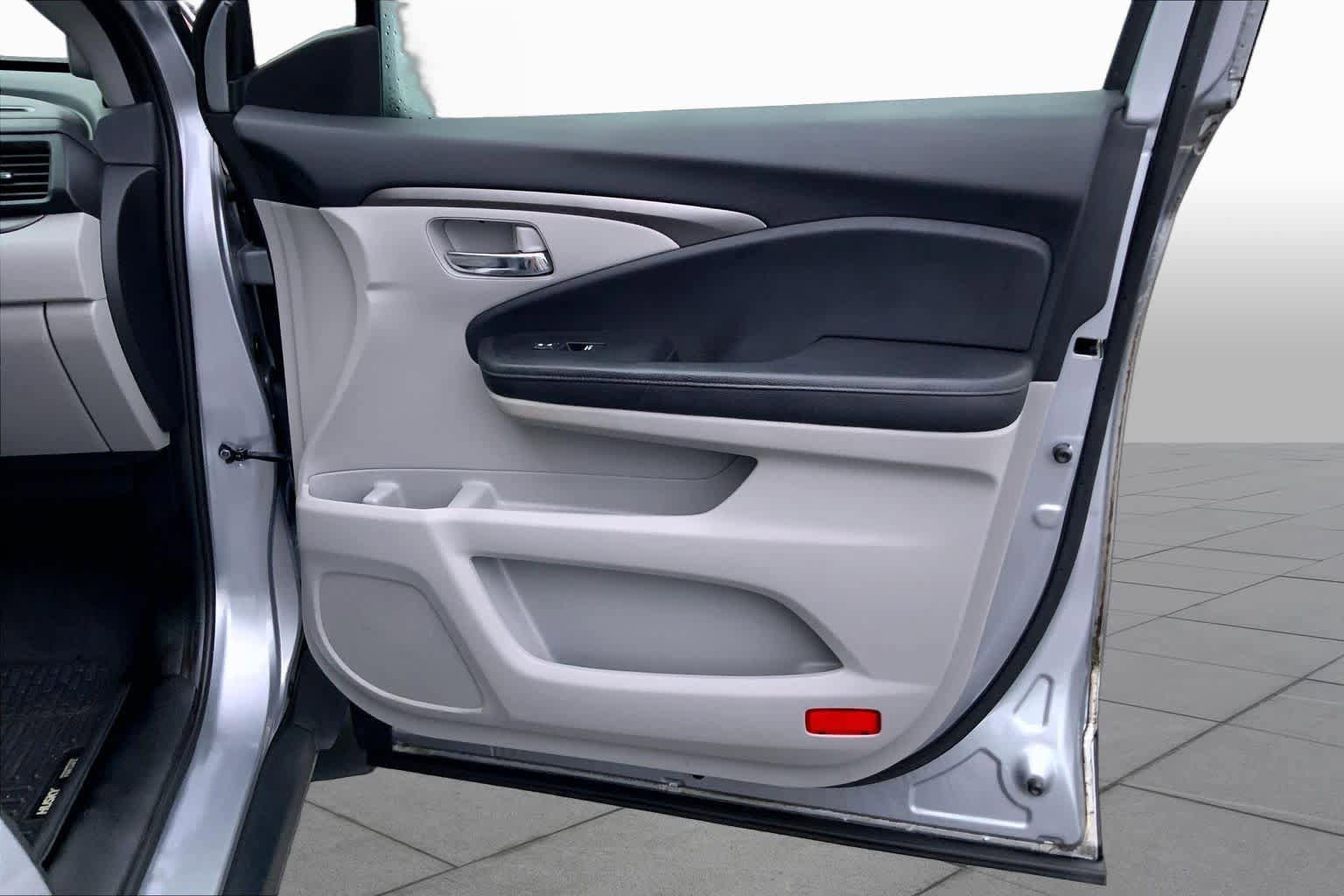 Used 2017 Honda Pilot EX image 22