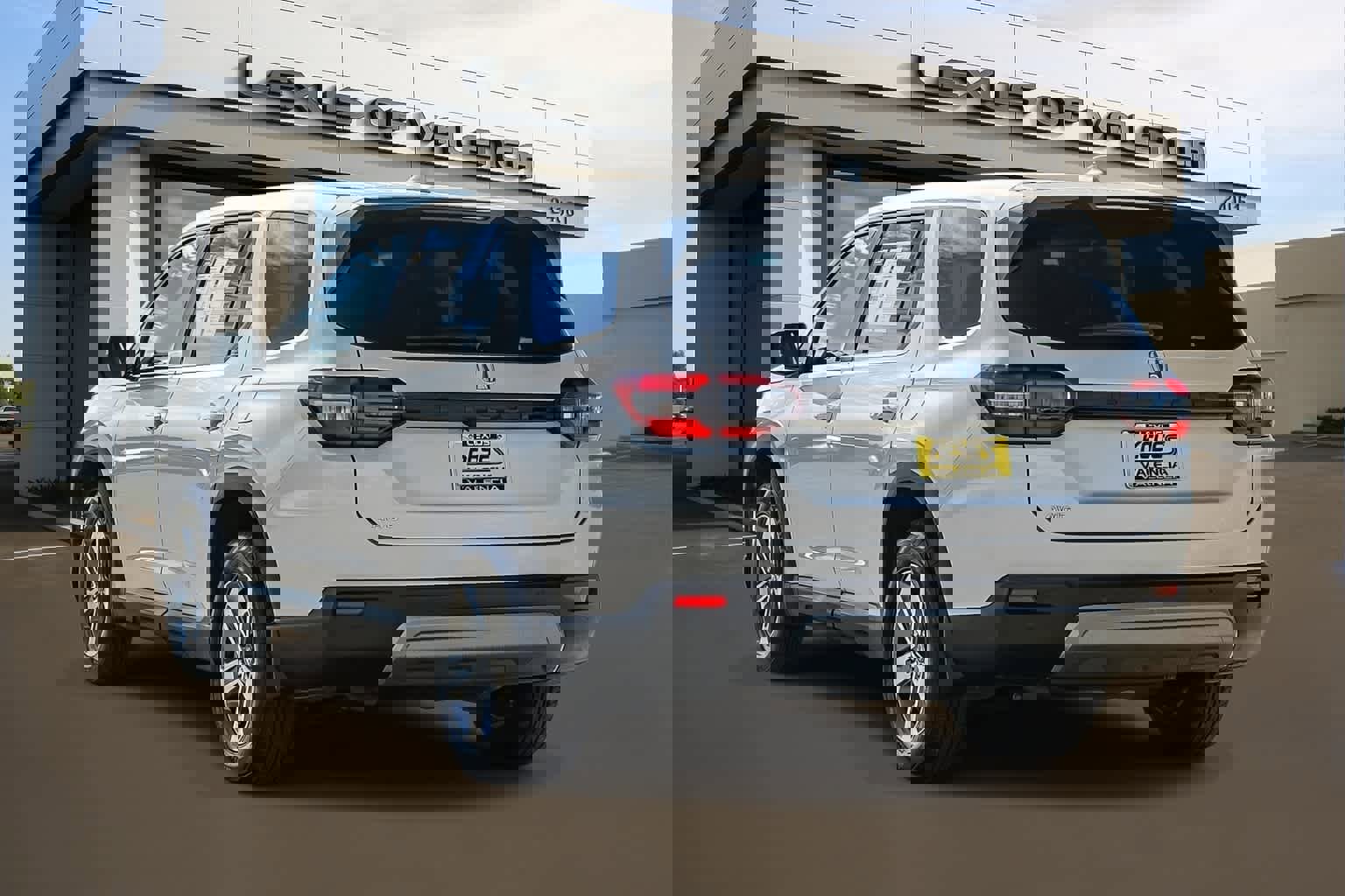 Used 2025 Honda Pilot EX-L image 2