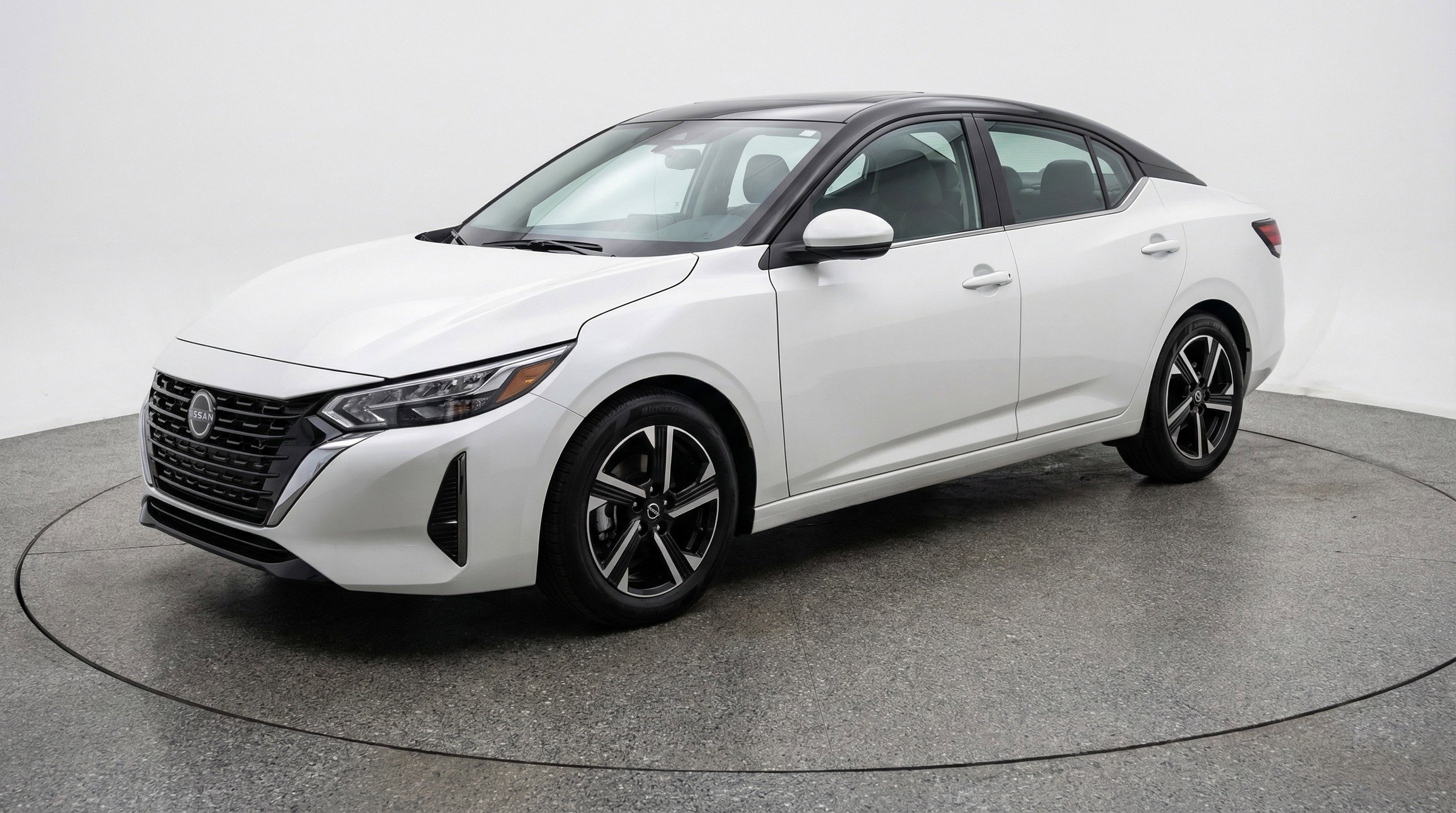 Used 2025 Nissan Sentra SV image 3