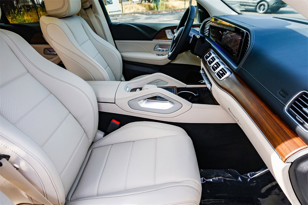 New 2026 Mercedes-Benz GLS 450 4MATIC image 17