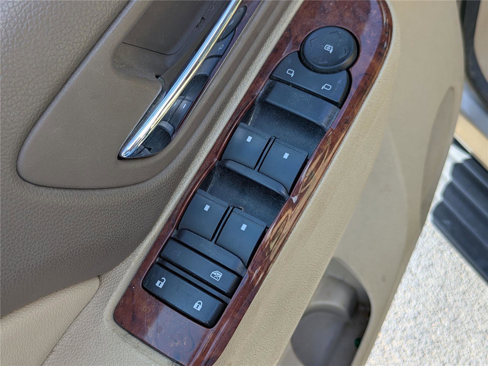 Used 2013 Chevrolet Suburban 2500 LT image 13