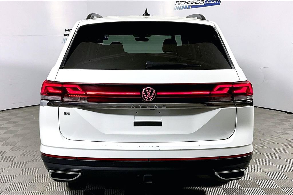 Used 2025 Volkswagen Atlas SE image 4