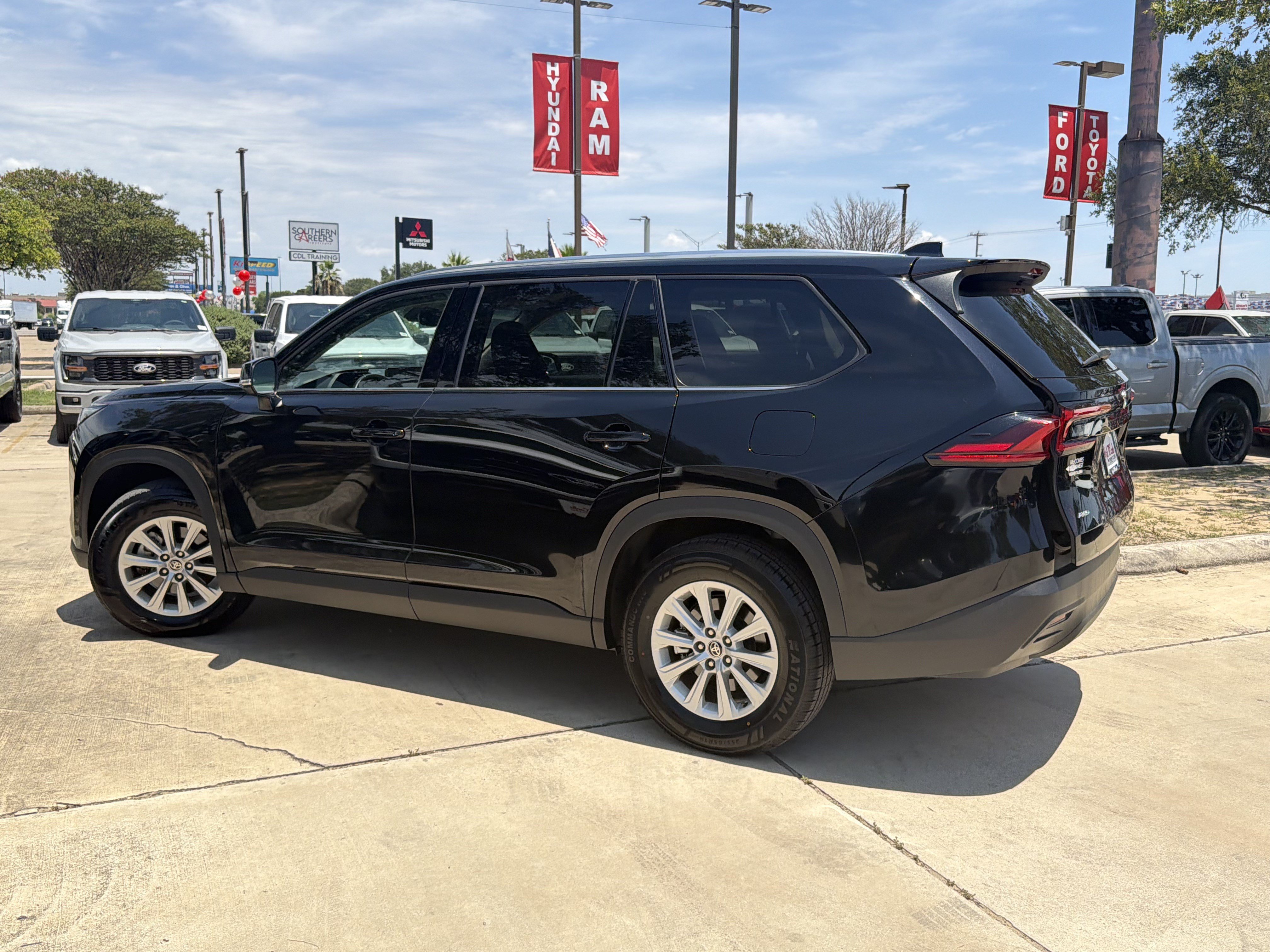 Used 2025 Toyota Grand Highlander AWD image 8